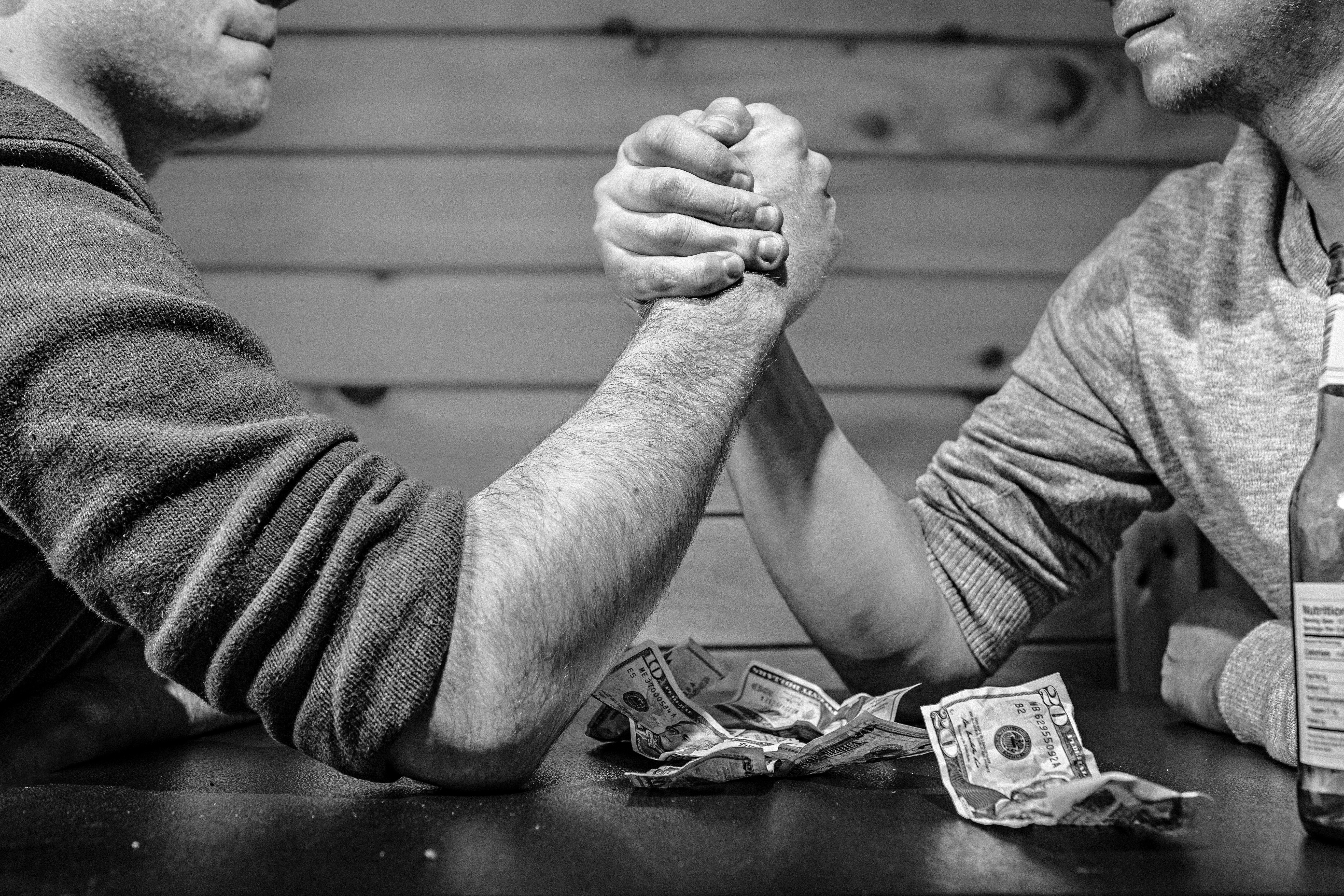 arm-wrestling-bar-bet-4417
